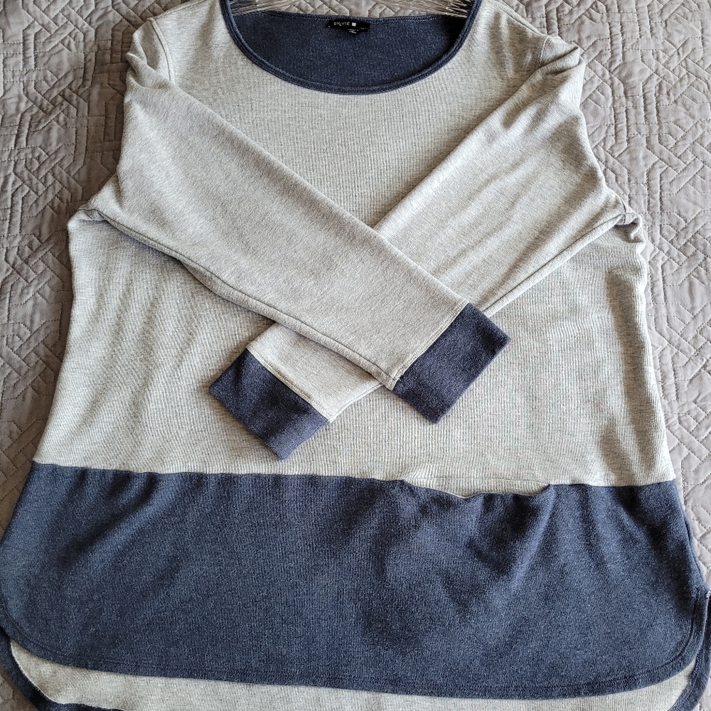 Lightweight color block fleece top.